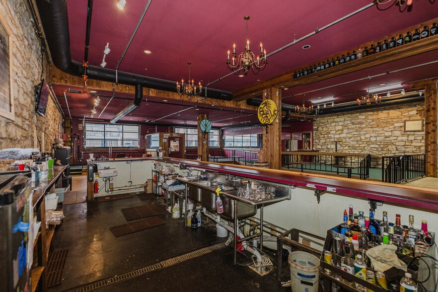 More Photos Of 830 N Kansas Ave, Topeka Bar For Sale