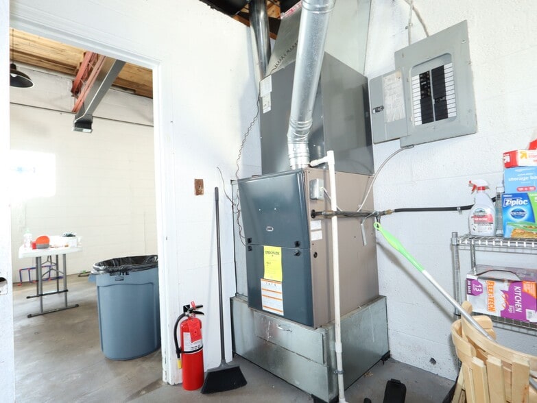 More Photos Of 6543 Hastings Rd, Detroit Warehouse For Sale