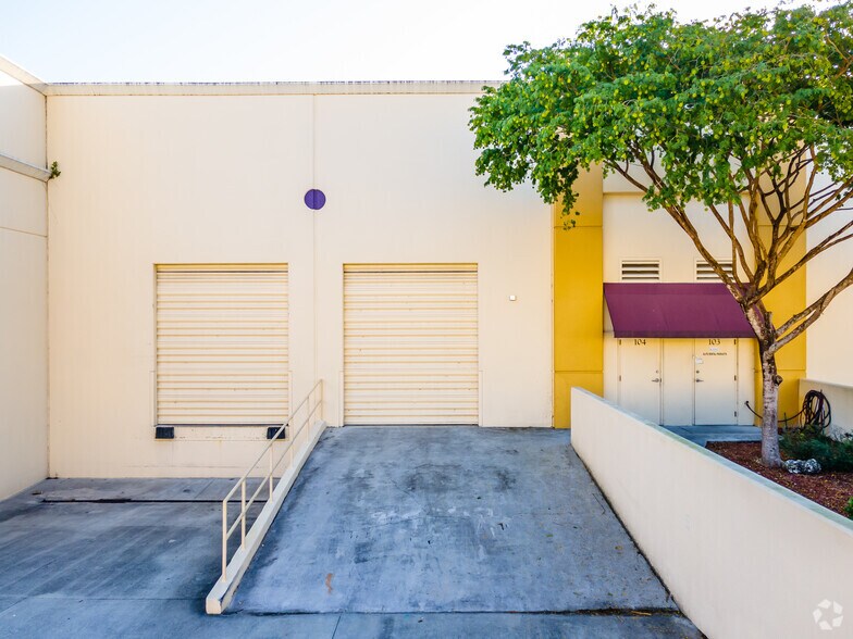 More Photos Of 10408 W State Road 84, Davie Warehouse For Lease