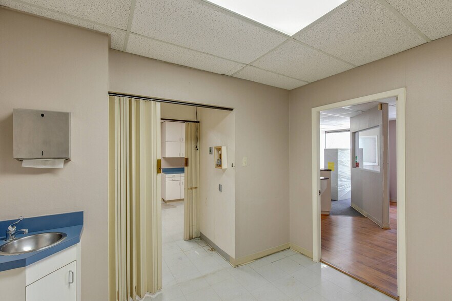 More Photos Of 11455 Fallbrook Dr, Houston Medical For Lease