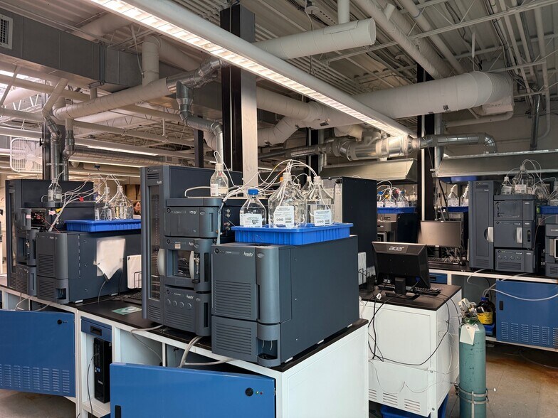 More Photos Of 211 Circuit Dr, North Kingstown Research And Development For Sale