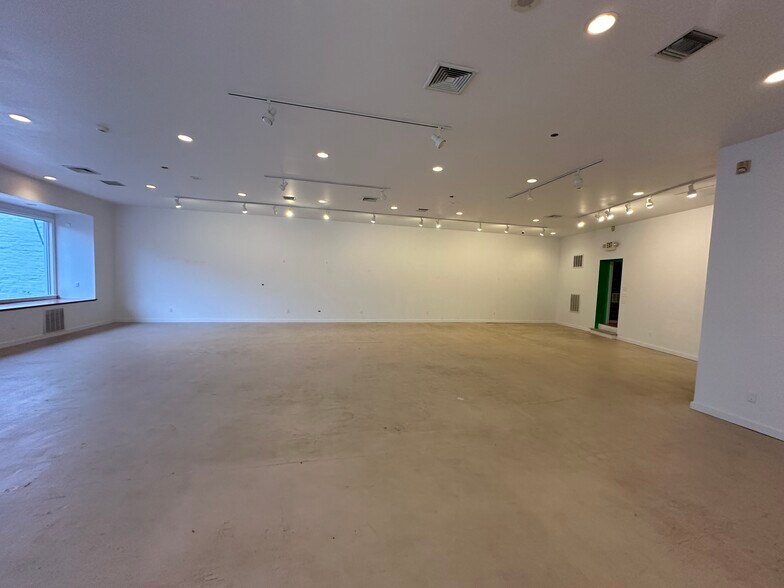 More Photos Of 200 Main St, Greenport Storefront Retail Residential For Sale