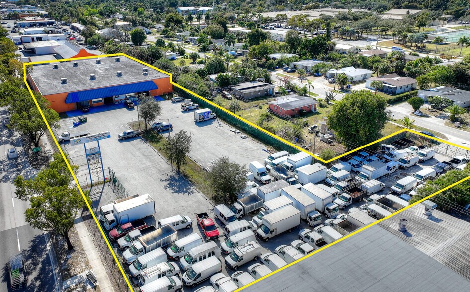 Primary Photo Of 3040 Fowler St, Fort Myers Warehouse For Lease