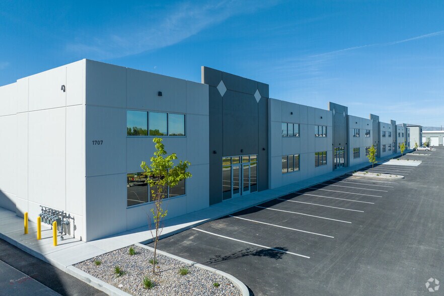 Primary Photo Of 2400 1600 w, Mapleton Warehouse For Sale