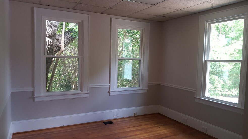 More Photos Of 3521 Monroe Rd, Charlotte Showroom For Lease