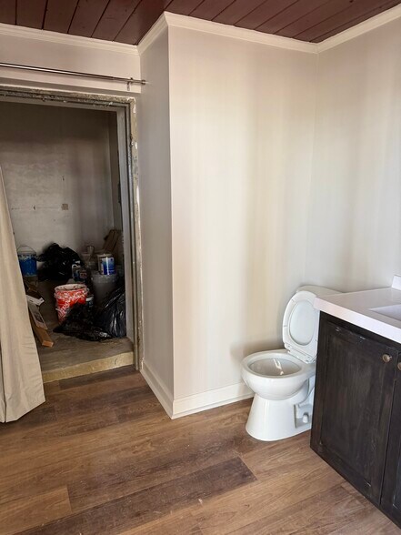More Photos Of 101 E Main St, Blanchester Loft Creative Space For Lease