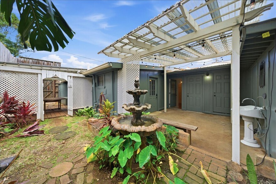 More Photos Of 145 N Market St, Wailuku Storefront Retail Residential For Sale