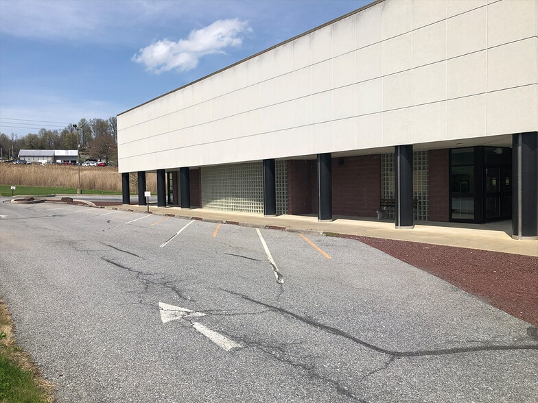 More Photos Of 3091 Lebanon Rd, Manheim Freestanding For Lease