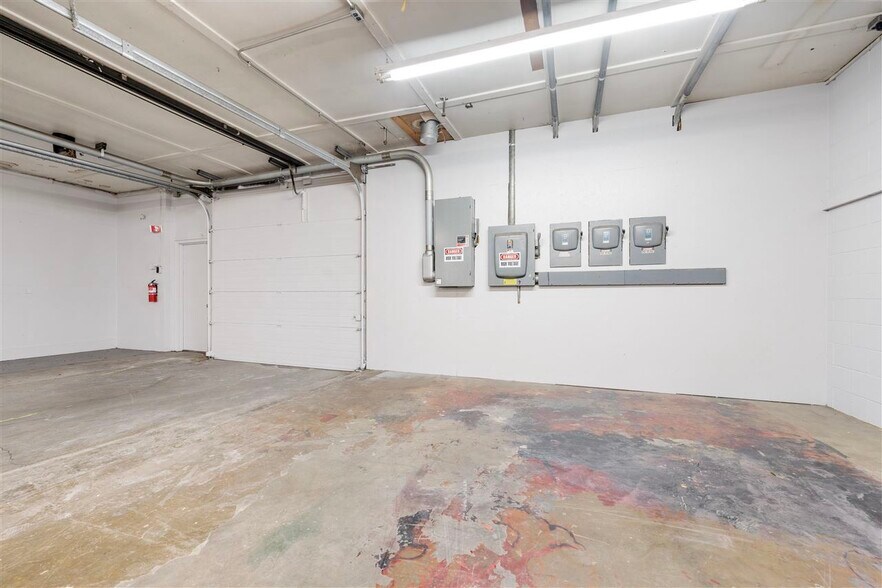 More Photos Of 616 NW 1st St, Richmond Industrial For Sale