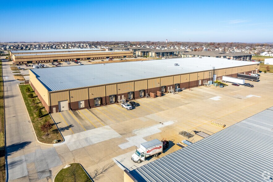 More Photos Of 1350 SE Gateway Dr, Grimes Distribution For Lease