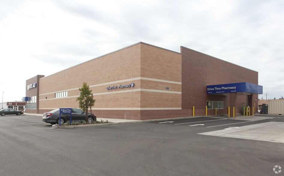 More Photos Of 48 Robertson Blvd, Chowchilla Drugstore For Lease