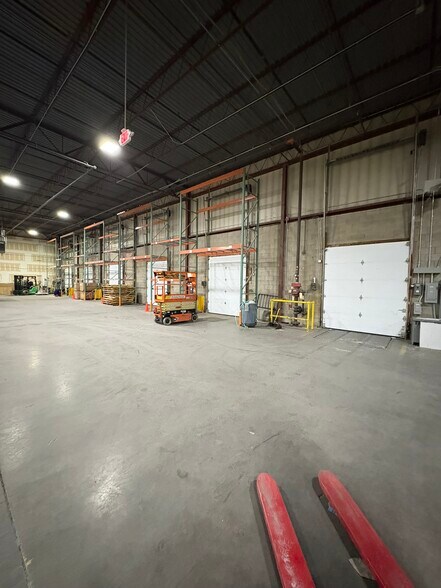 More Photos Of 10 New Rd, Rumford Warehouse For Lease
