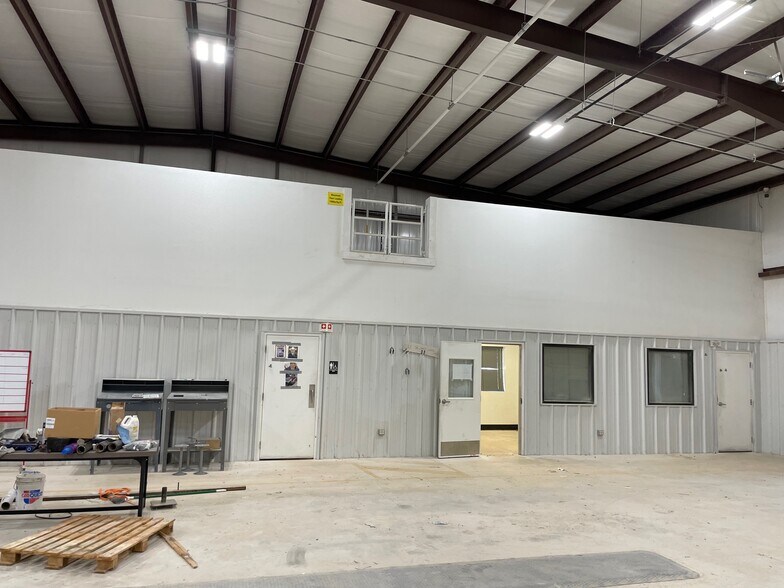 More Photos Of 586 County Road 429, Pleasanton Industrial For Sale