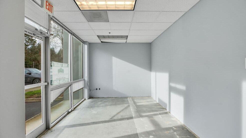 More Photos Of 16353 NE Cameron Blvd, Portland Warehouse For Lease