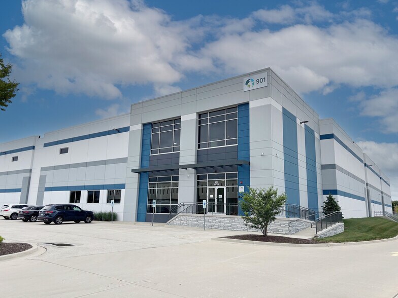More Photos Of 901 Chase Ave, Elk Grove Village Distribution For Lease
