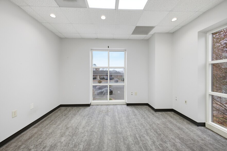 More Photos Of 2901 Coltsgate Rd, Charlotte Office Residential For Lease