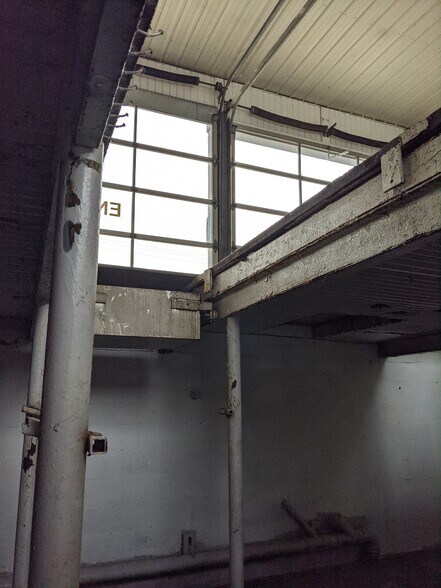 More Photos Of 212 S Kennedy, Bradley Auto Repair For Lease