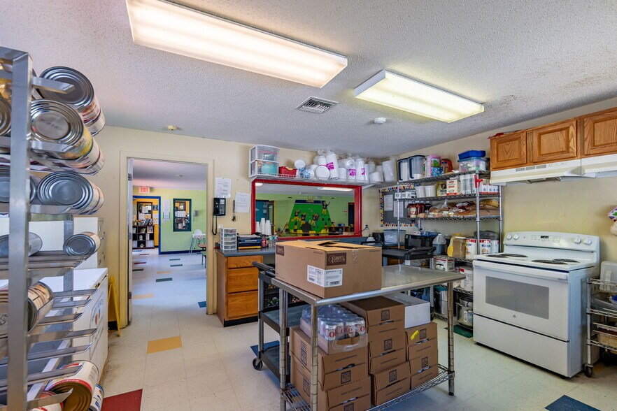 More Photos Of 522 NW Turner Rd, Lake City Daycare Center For Sale