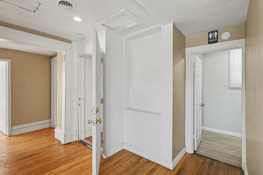 More Photos Of 1031 N Washington Ave, Lansing Office Residential For Lease