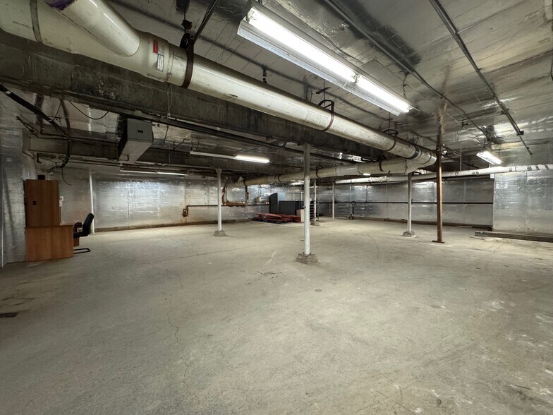 More Photos Of 195 Hudson St, Cornwall-on-Hudson Distribution For Lease