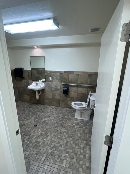 More Photos Of 60 E 100 N, Vernal Office For Lease