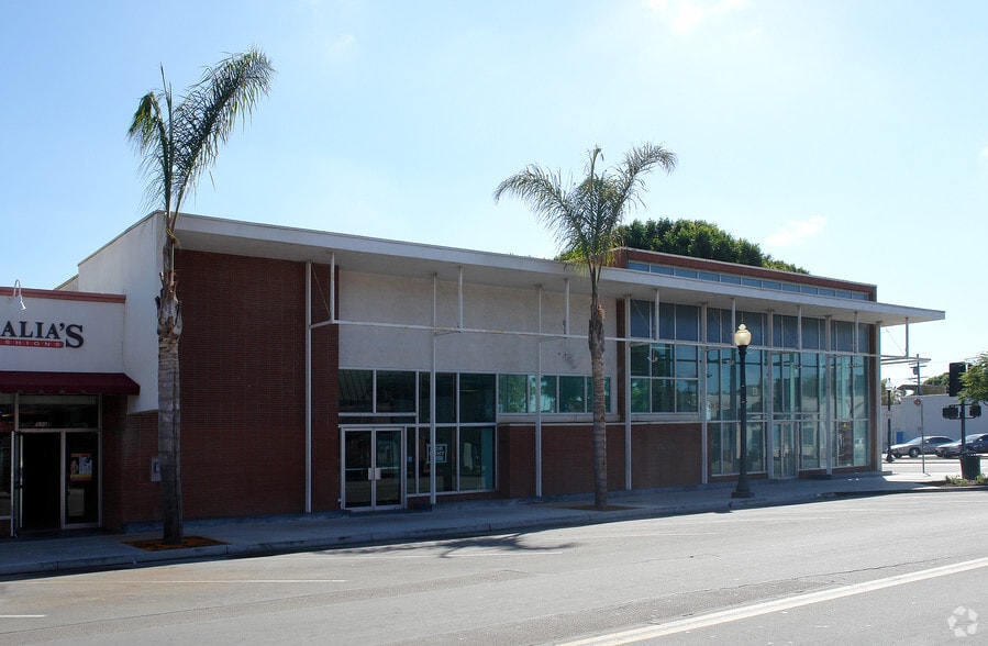 More Photos Of 560 S A St, Oxnard Freestanding For Lease