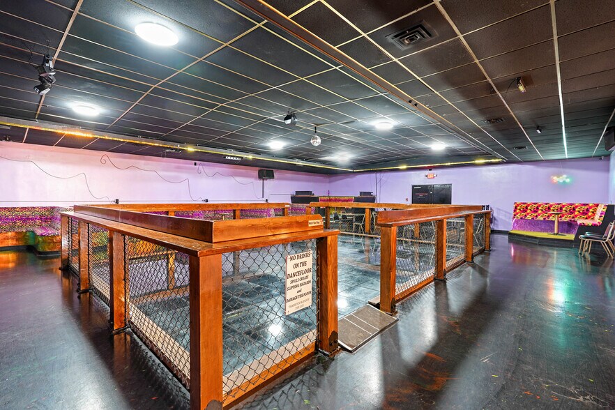 More Photos Of 801 N Fee St, Helena Bar For Sale