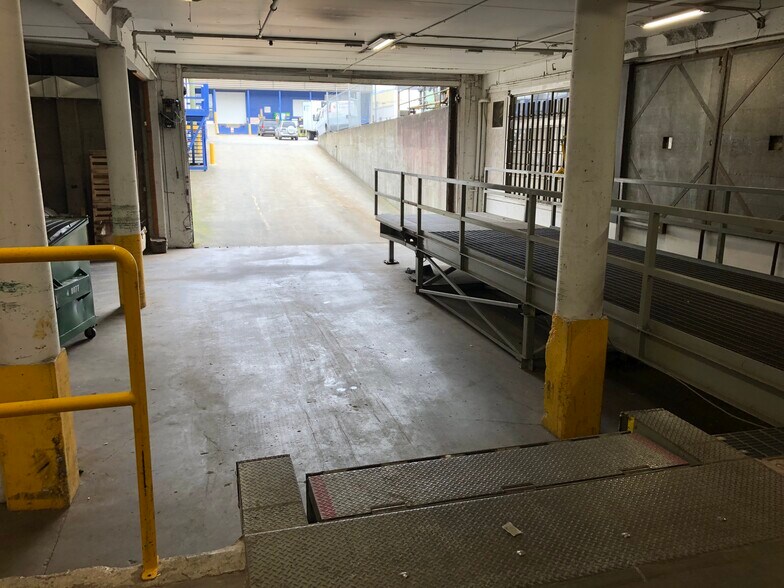 More Photos Of 1141 William St, Vancouver Warehouse For Lease