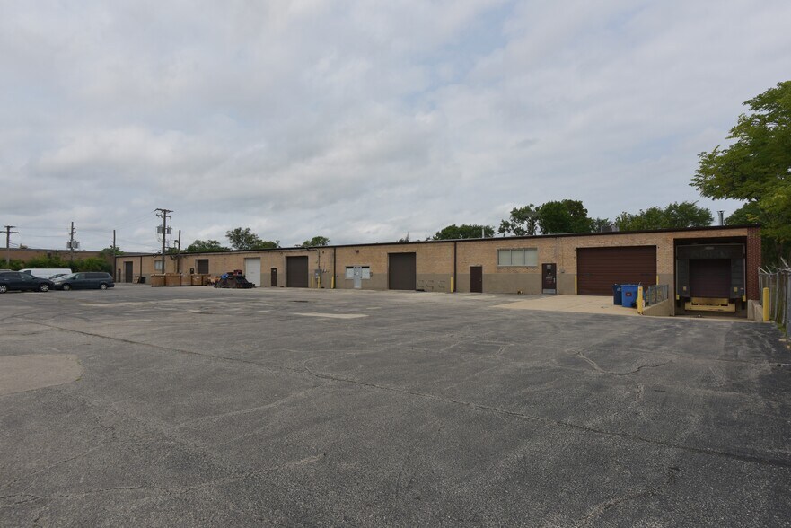 More Photos Of 3401 Madison St, Skokie Warehouse For Sale