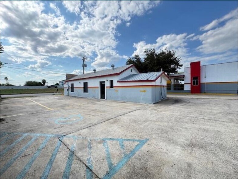 More Photos Of 3017 San Dario Ave, Laredo Auto Dealership For Lease