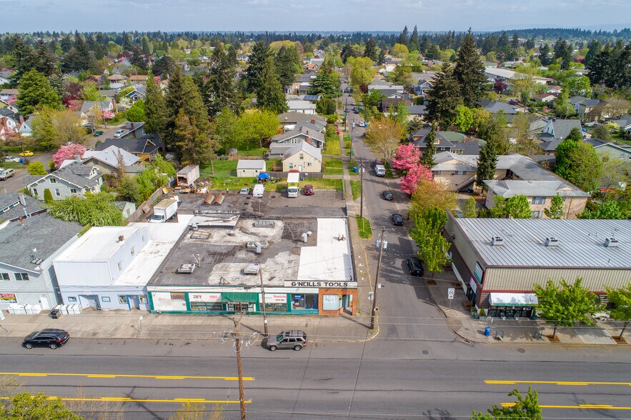 More Photos Of 7131-7145 NE Glisan St, Portland Showroom For Lease