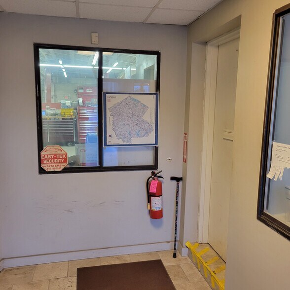 More Photos Of 61 Sullivan St, Wurtsboro Showroom For Sale