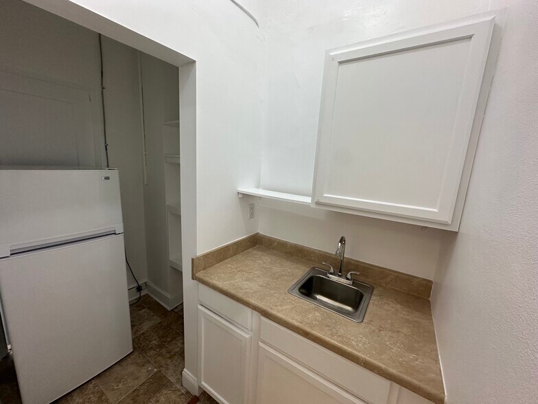 More Photos Of 215 W 18th St, Kansas City Office For Lease