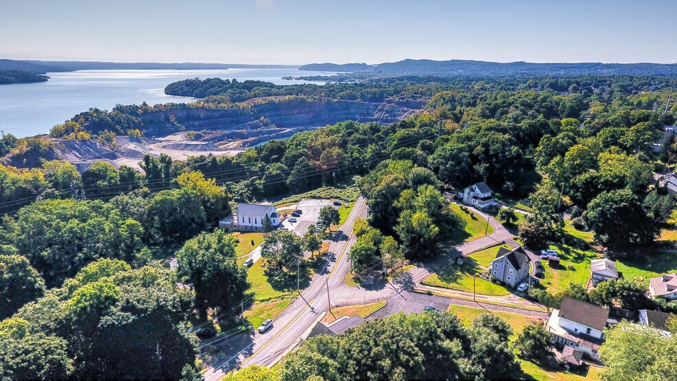 More Photos Of 337 N Liberty Dr, Tomkins Cove Restaurant For Sale