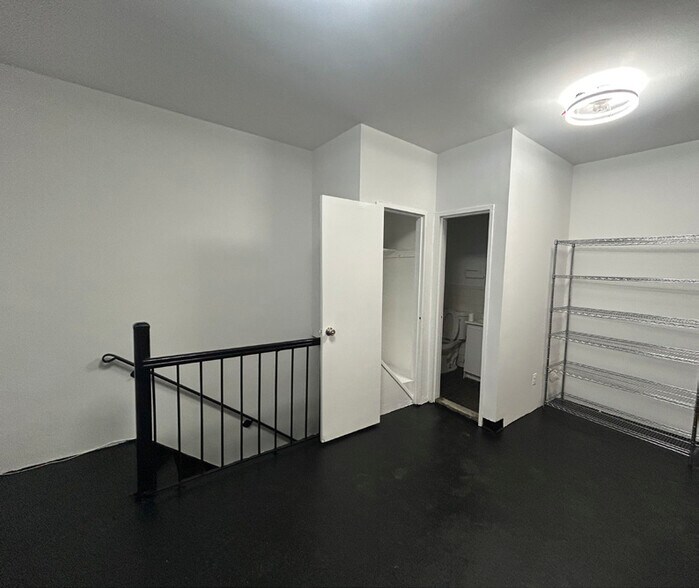 More Photos Of 219 W 14th St, New York Apartments For Lease