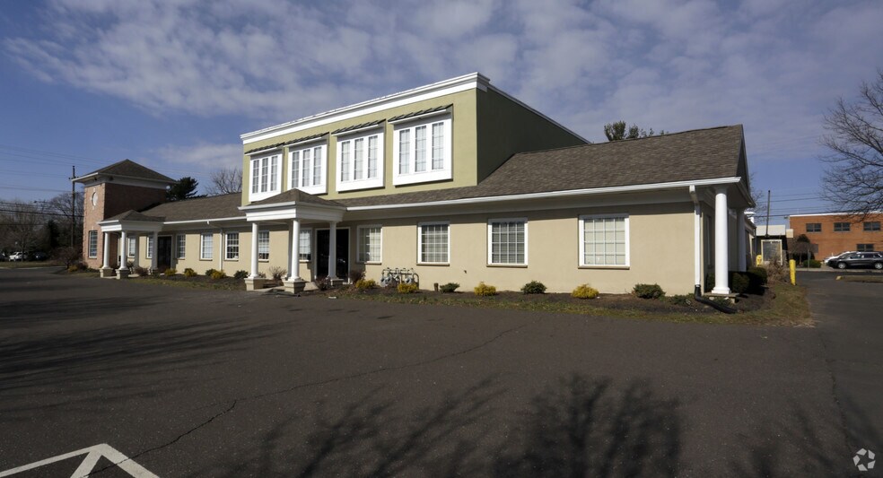 More Photos Of 963 Street Rd, Southampton Medical For Lease