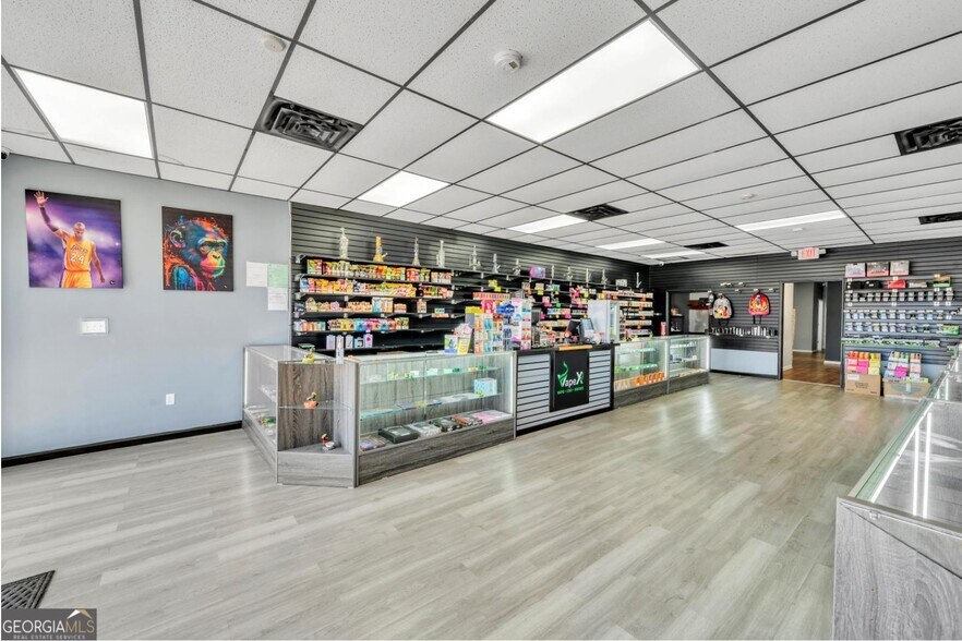 More Photos Of 905 Hillcrest Pky, Dublin Storefront For Sale