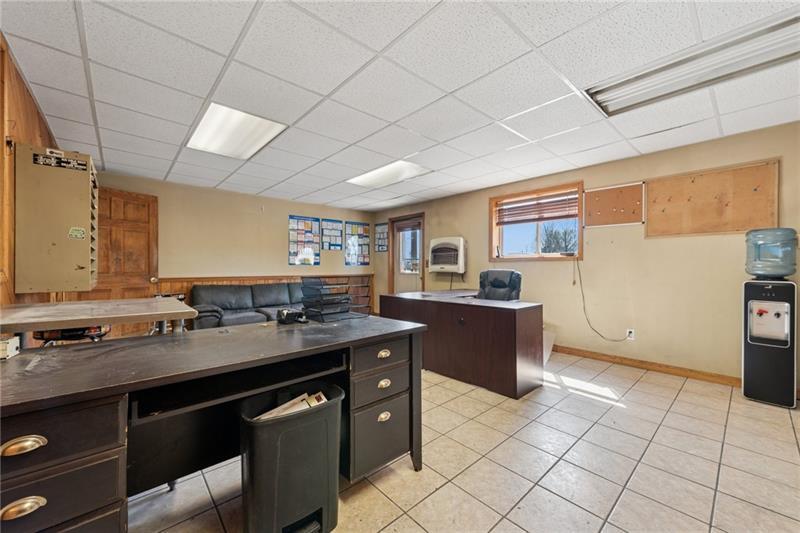 More Photos Of 208 W Mud Pike, Rockwood Office For Sale