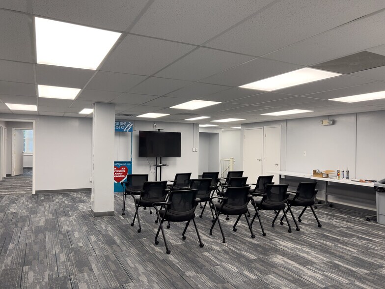More Photos Of 1431 Elizabeth Ave, Charlotte Office For Lease
