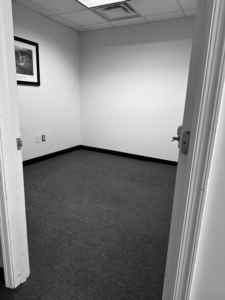 More Photos Of 7300-7350 Heritage Village Plz, Gainesville Coworking Space