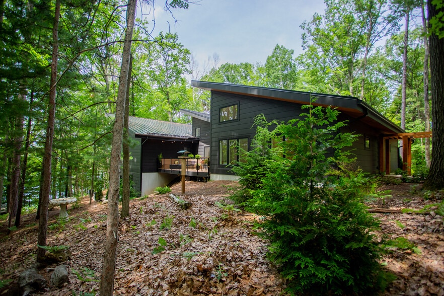 More Photos Of 7103 Lake View Rdg, Lake Ann Hospitality For Sale