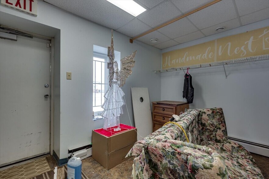 More Photos Of 4831 50 St, Alix Flex For Sale