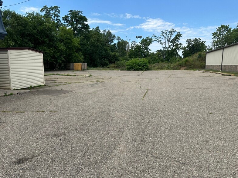 More Photos Of 2814 Portage St, Kalamazoo Fast Food For Lease