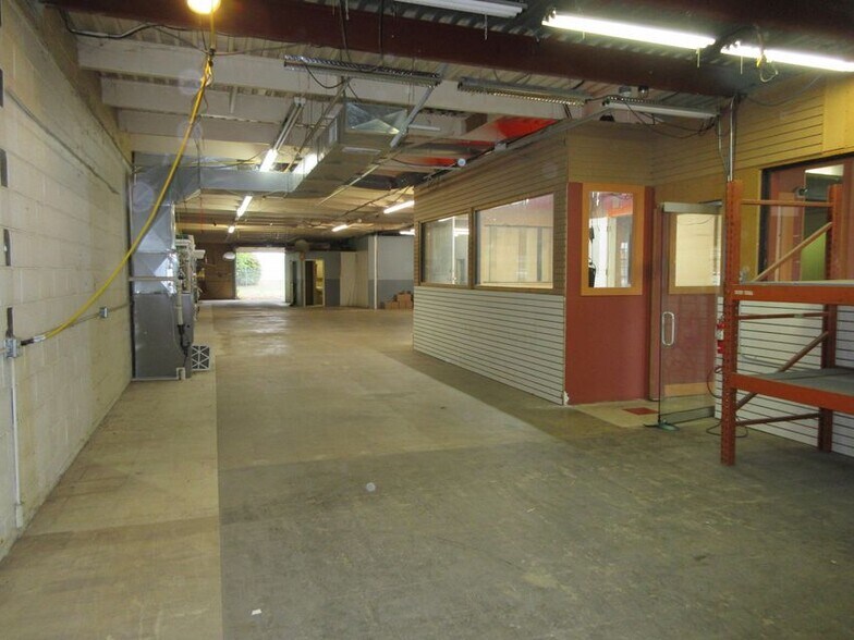 More Photos Of 6900 N Dixie Dr, Dayton Auto Repair For Sale