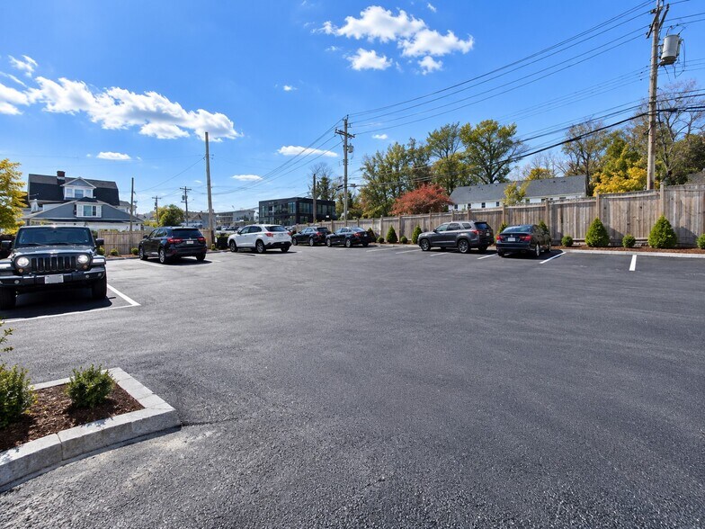 More Photos Of 578 Tarrytown Rd, White Plains Storefront Retail Office For Lease