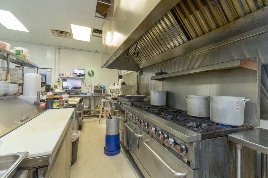 More Photos Of 122 W Whitner St, Anderson Restaurant For Lease