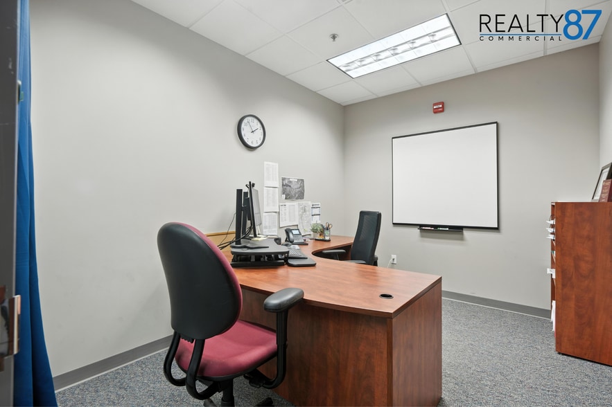 More Photos Of 4050 River Center Ct NE, Cedar Rapids Office For Lease