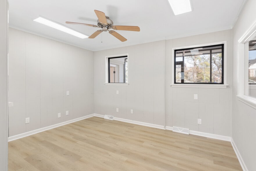 More Photos Of 130 Emmitt Ave, Madison Office For Sale