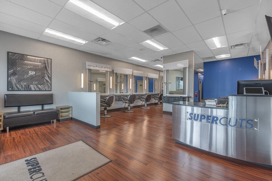 More Photos Of 2418 Esquire Dr, Dayton Storefront Retail Office For Lease