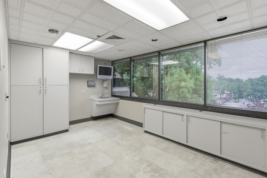 More Photos Of 661 E Altamonte Dr, Altamonte Springs Medical For Sale
